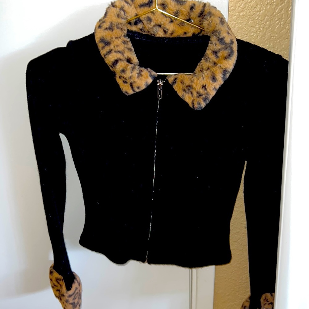 Size M zip up sweater